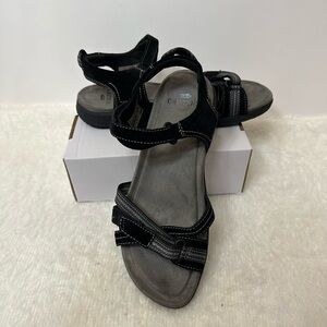 Origins Black Sandals with Criss-Cross Straps 🖤